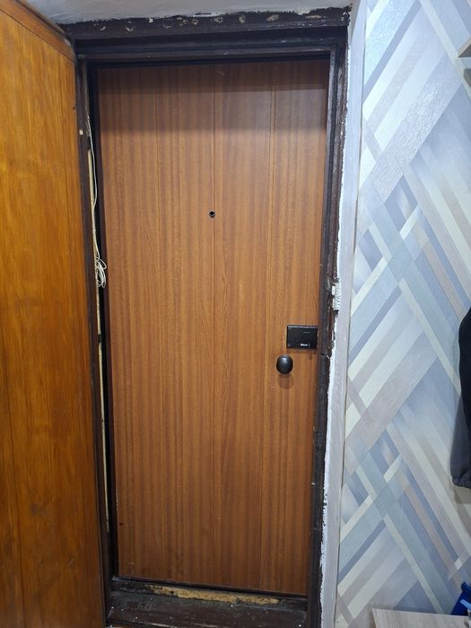 Продам дверь входную
