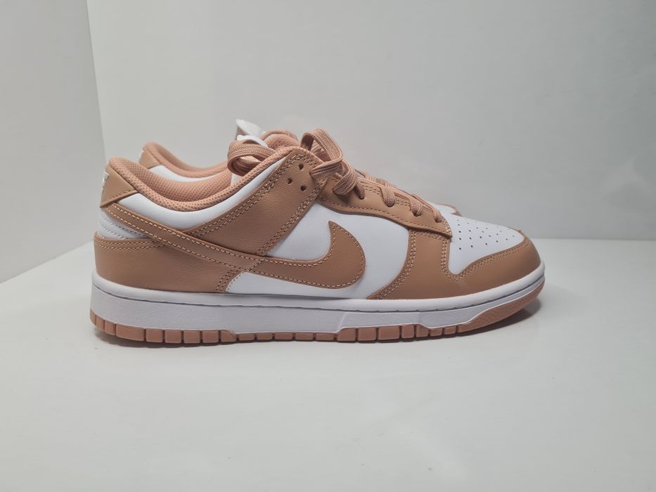 Кецове Nike Dunk Low

Чисто нови с кутия.

Размер 43 стелка 28 см.

Це