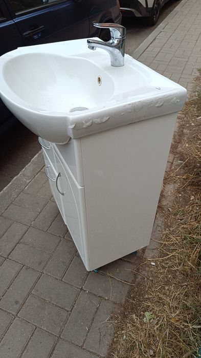 Продам раковину с тумбой