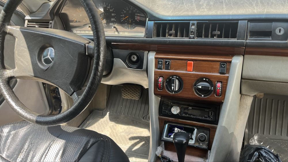 Продам Mercedes-Benz E200