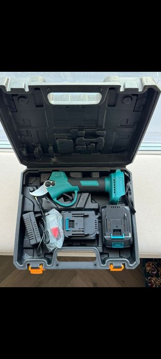 Садовые ножницы. секатор