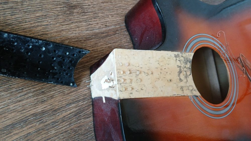 Гитара, требует ремонта