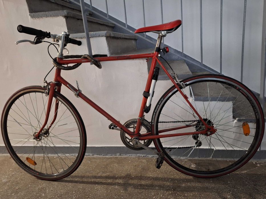 Bicicleta cursiera vintage, necesita reparatii