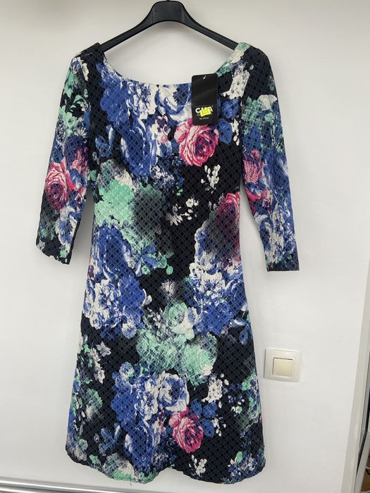 Vand rochie noua