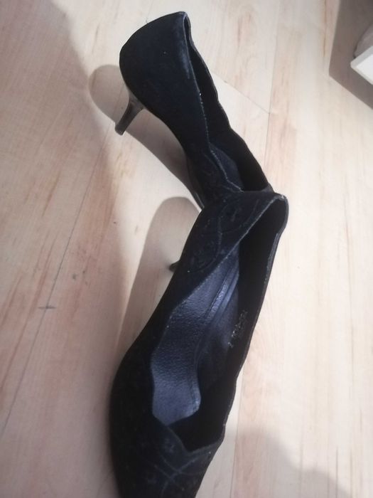 Продам чёрные туфли размер 38