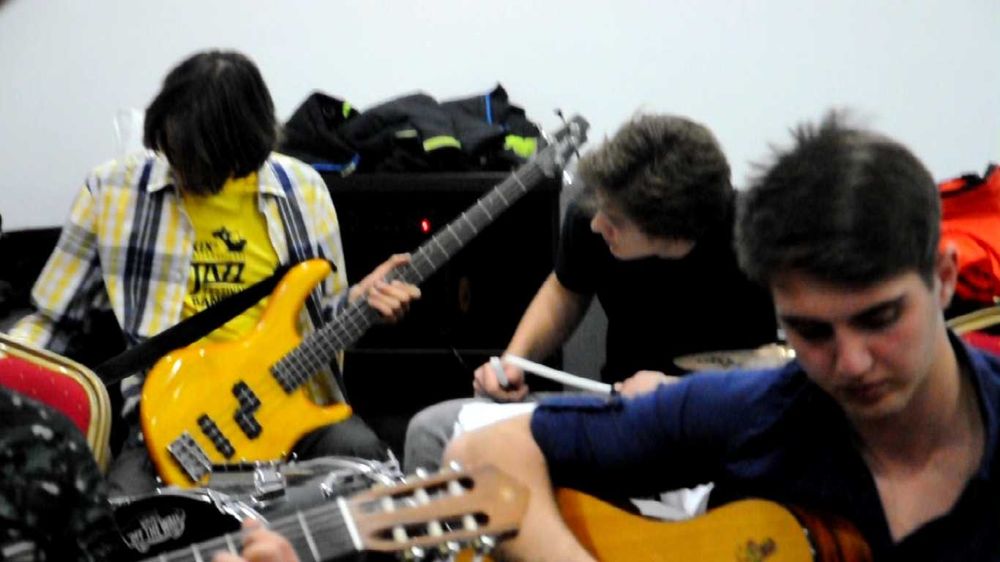 Уроци по китара Пловдив | Школа по китара | Курсове, обучение, учител