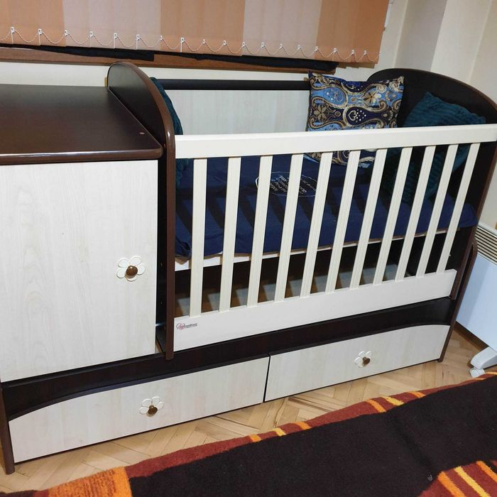 Продавам    Бебешка кошара