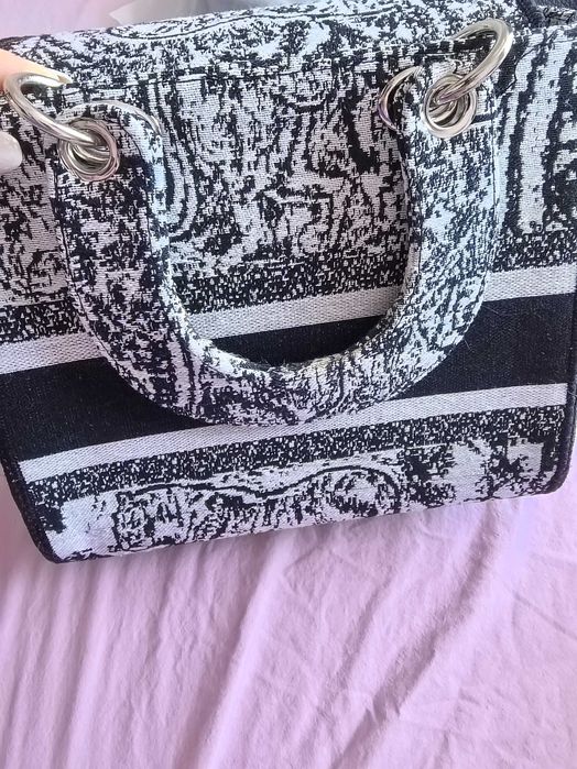 Бяло/черно чанта Christian dior