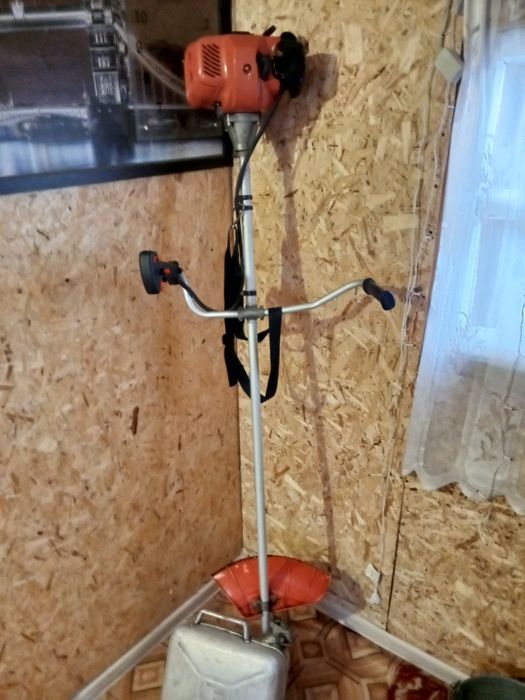 Продам триммер бензиновый