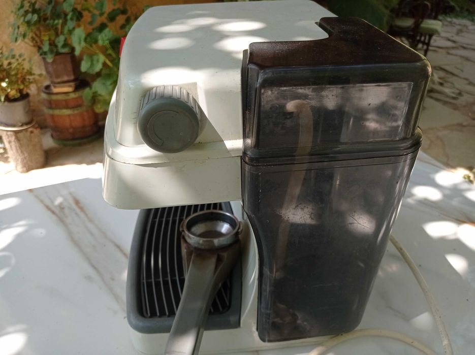 Кафемашина Saeco работи