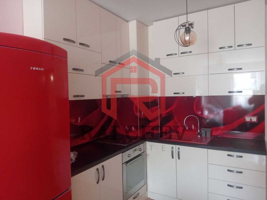 Дава се под наем Двустаен апартамент в Варна, Колхозен пазар - 75 кв.м за 548.25 € - Снимка #1