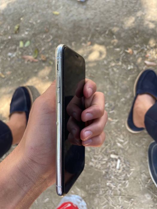 Iphone X  srochna sotiladi