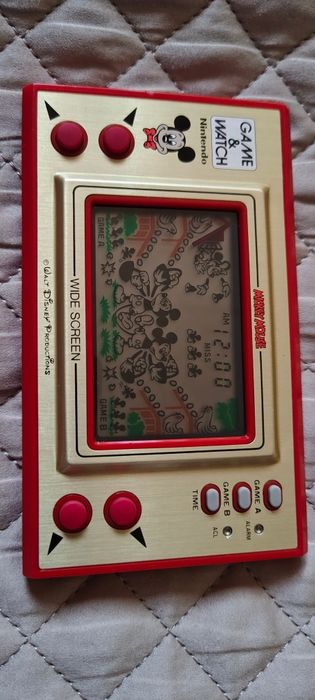 Cadou Watch and game by Nintendo