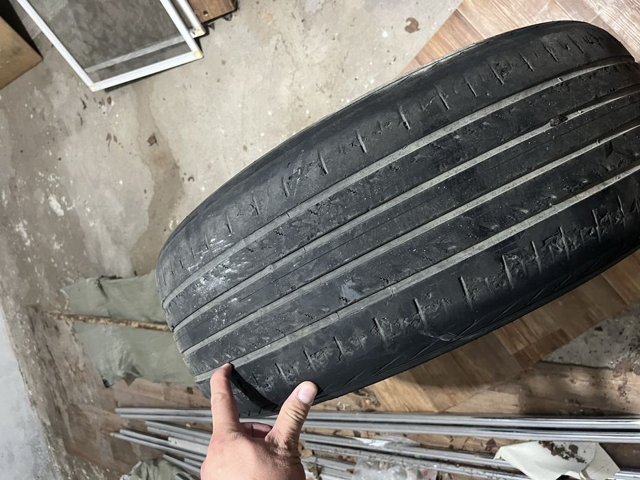 Продам комплект летних шин на 19