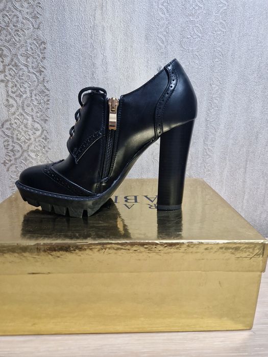 Продам женские туфли.