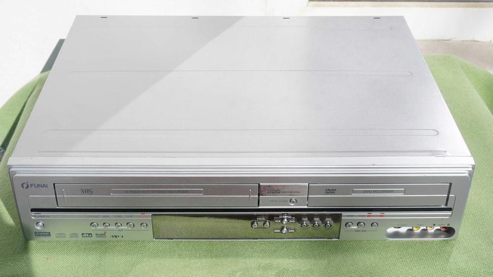 Triplu DVD recorder combo cu HDD si VHS FUNAI model HDR-A2635 Cluj