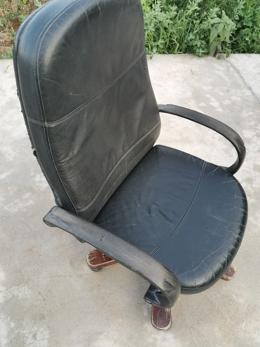 Кресло кожаный сотилади