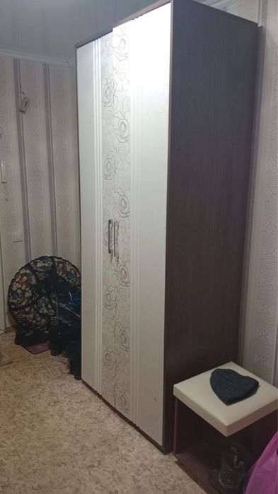 Продам мебель шкаф и зеркало