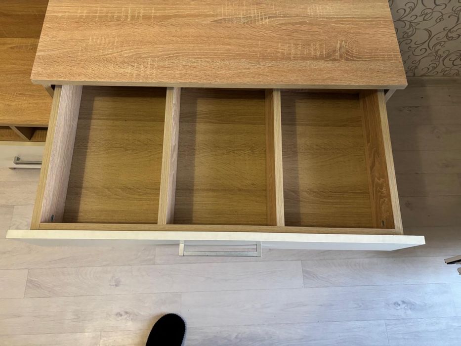 Комод и тубочка.