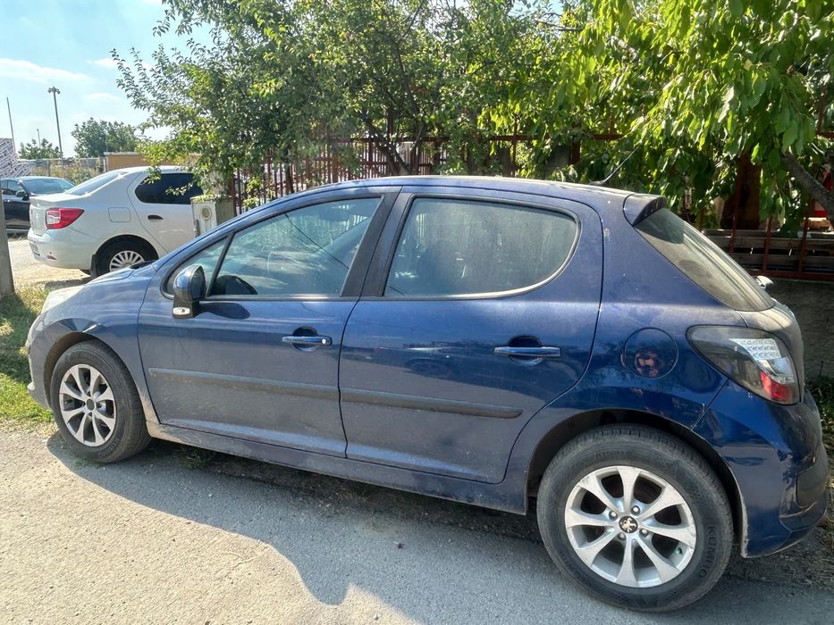 Peugeot 207.