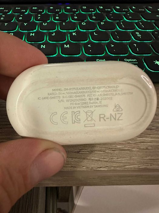 casti Eareuds SM-R175