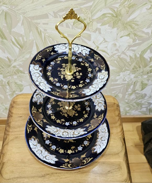 Подставка для фруктов.Конфетницы по 2 шт..Блюдо с 4мя отделениями..Нов