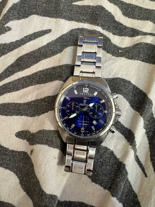 ceas festina argintiu deschis fata spate lateral deosebit de frumos