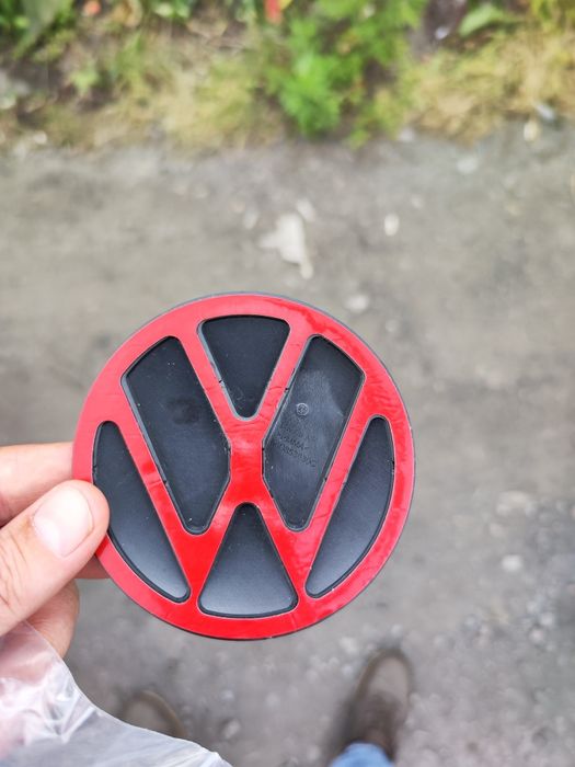 Продам эмблему Volkswagen (шильдик) 10см