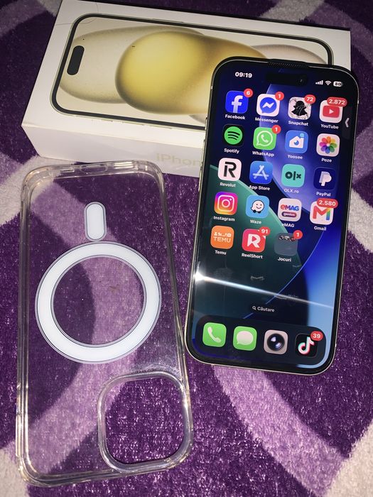 Vând iPhone 15 impecabil
