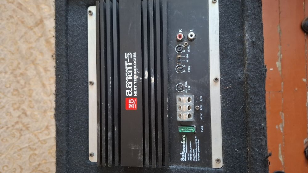 Продам сабвуфер с усилителем