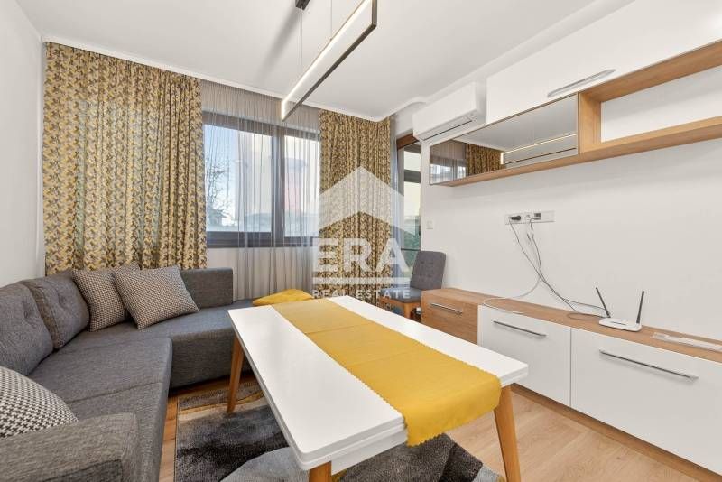 Двустаен, чисто нов, обзаведен апартамент за продажба, със собствен дв