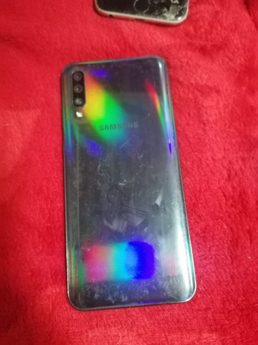 Vand telefoane defecte