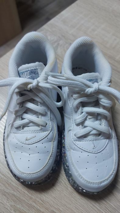Adidasi albi nike pentru copii