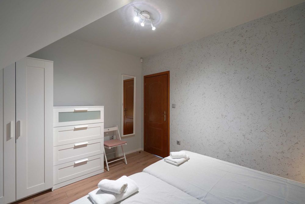 Дава се под наем Тристаен апартамент в Варна, Зимно кино Тракия - 134 кв.м за 999 € - Снимка #15