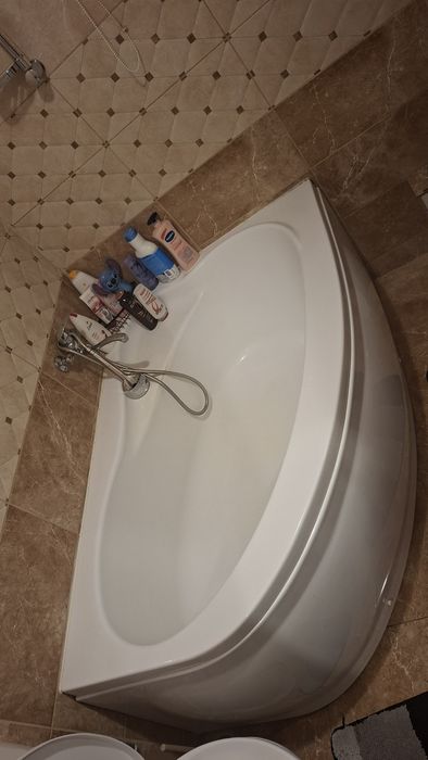 Cada  pe colt pentru baie