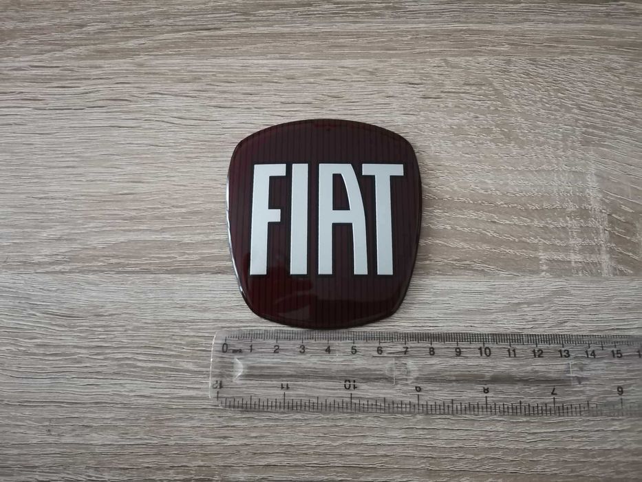 червена емблема Fiat малък размер