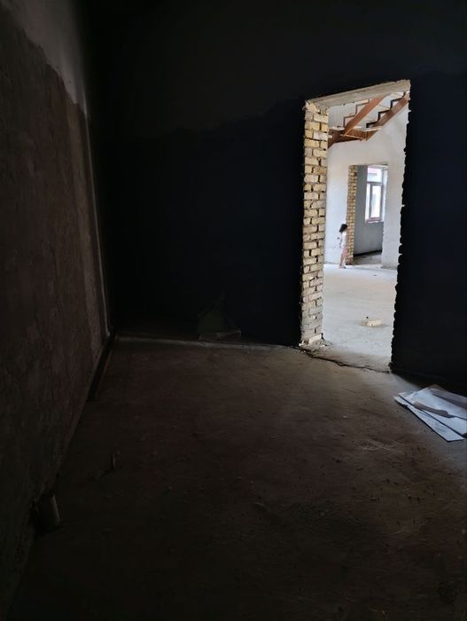 Manejda 2 Etajli uy sotiladi 300m²