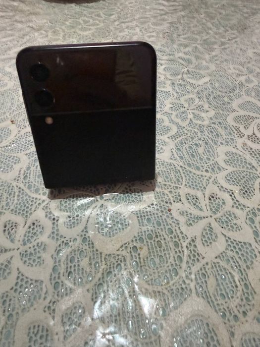 Сотилади samsung z flip3.
