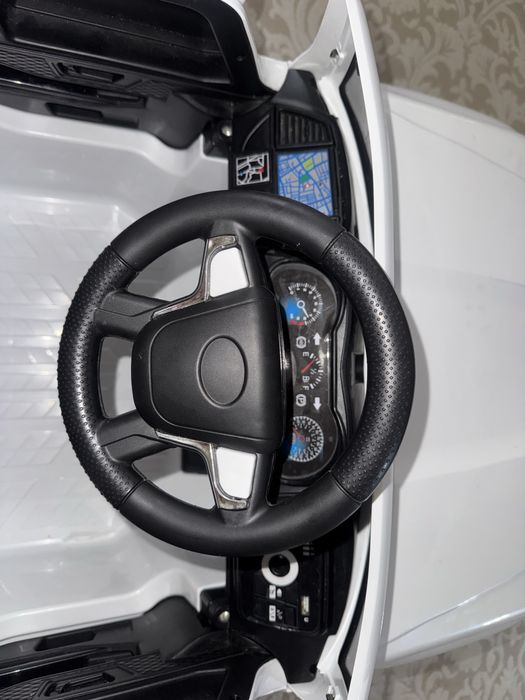 Детская машина с пультом управления