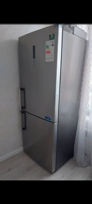 Холодильник самсунг очень хорошем состояний