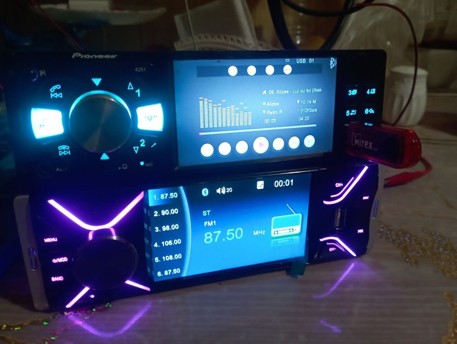 Магнитола с дисплеем Bluetooth Aux