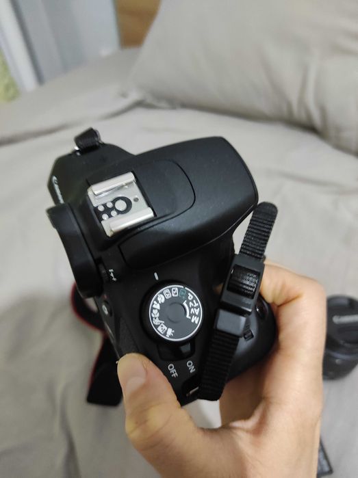 Продам Canon 1200D