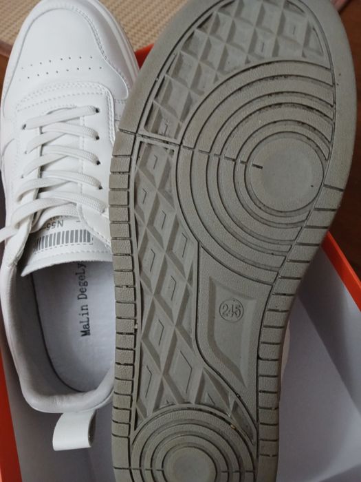 Продам кроссовки 38 размер