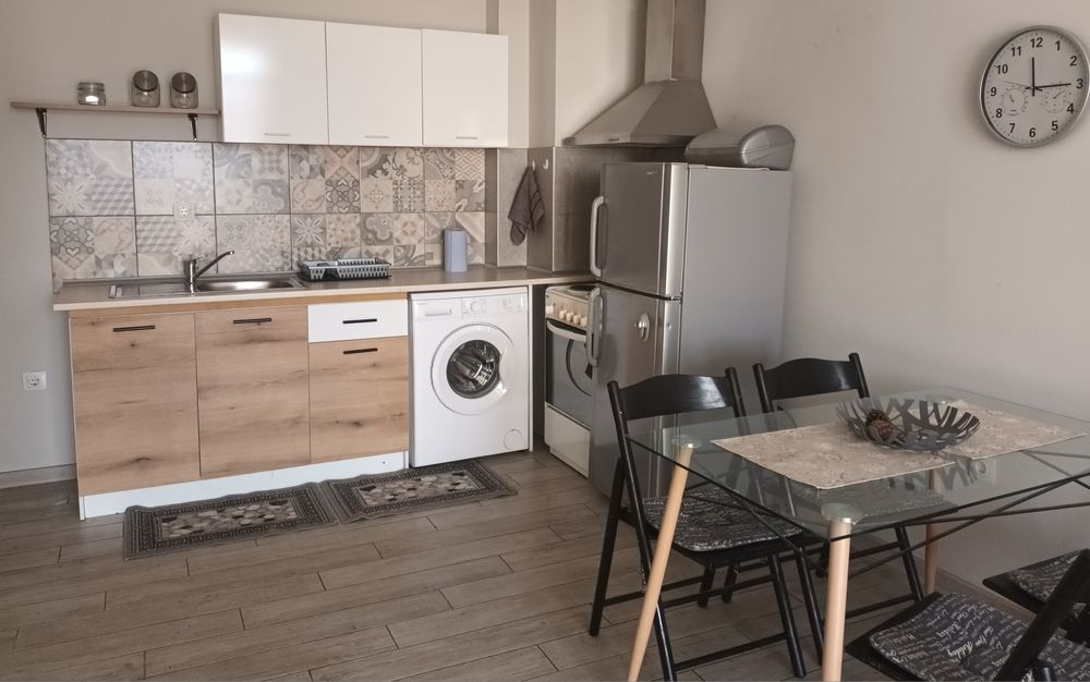 Дава се под наем Двустаен апартамент в Пловдив, Гагарин - 70 кв.м за 400 € - Снимка #1