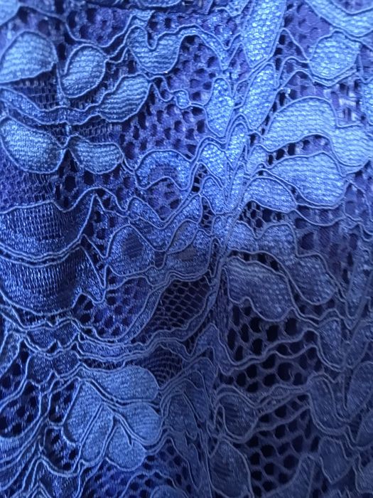 Красива дантелена рокля