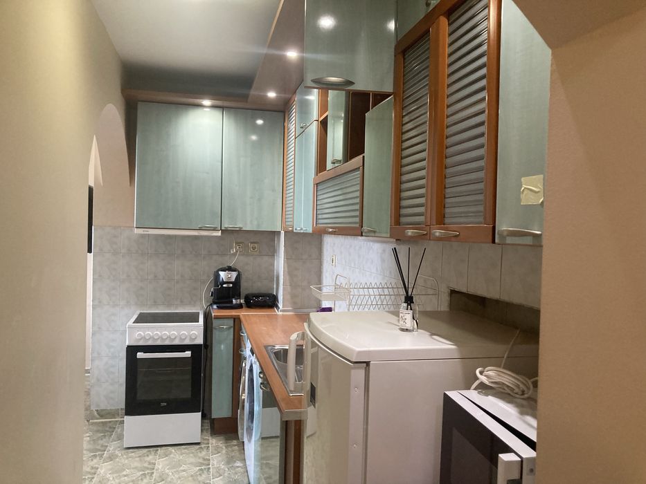 Дава се под наем Тристаен апартамент в Плевен, Идеален център - 80 кв.м за 420 € - Снимка #3