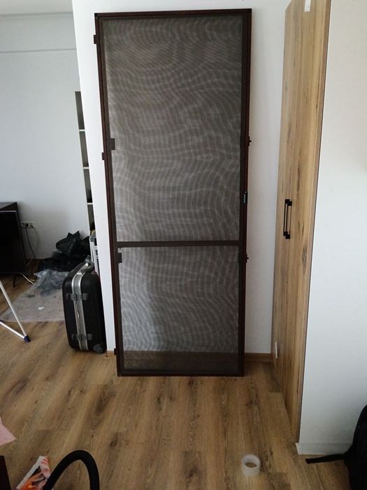 Vând 2 plase de țânțari încadrate PVC pentru uși de balcon sau terasa