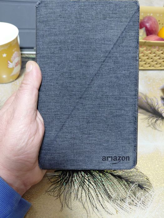 Vind kindle amazon generatia 8 cu peste 2300 de cărți în limba română