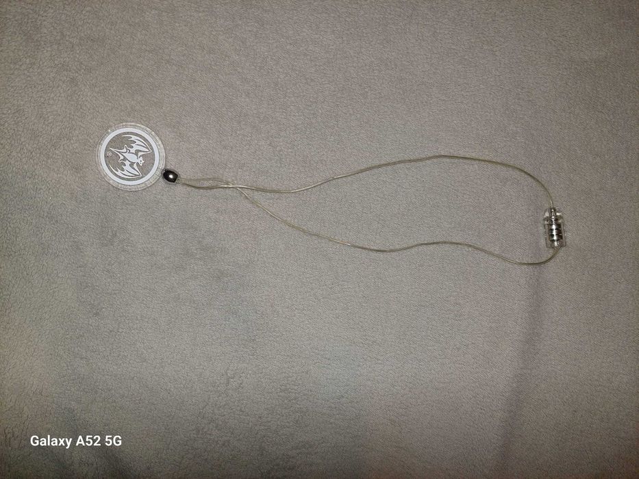 Colier/medalion magnetic cu liliac luminos Bacardi Rum