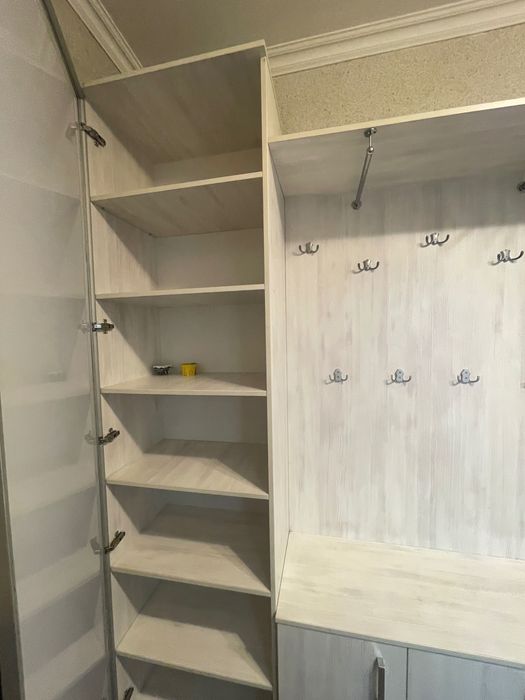 Продаю б/у шкаф в прихожую